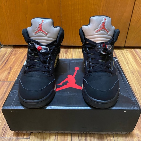 Jordan 5 OG “Metallic” 2016 - Picture 2 of 3